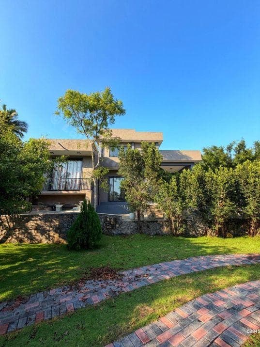 Modern, Furnished House with Lush Green Garden for Sale in Kadawatha — photo 1